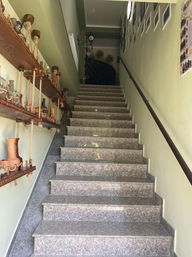 Bed and Breakfast Art Hole Кутаїсі Екстер'єр фото